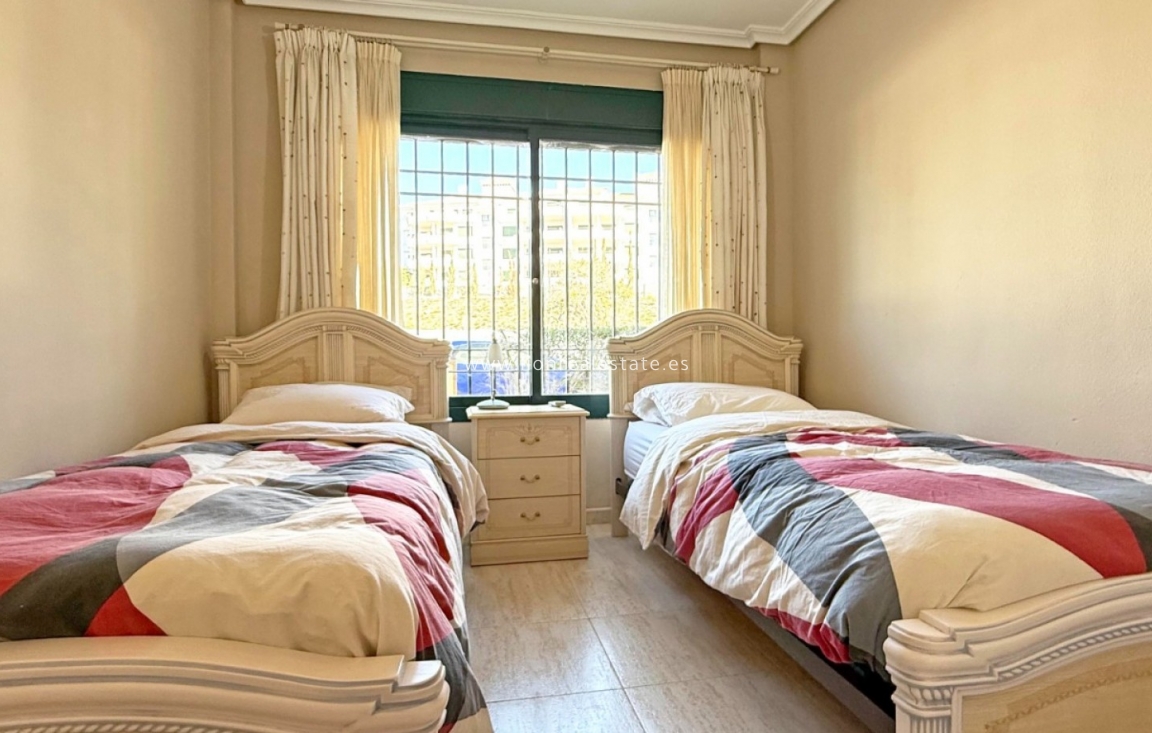 Resale - Apartment / flat - Orihuela Costa - Lomas de Campoamor