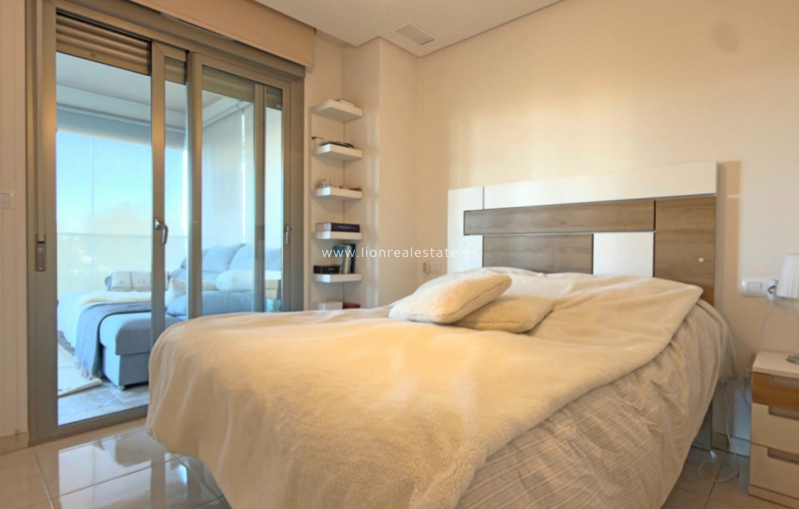 Resale - Apartment / flat - Orihuela Costa - Los Dolses
