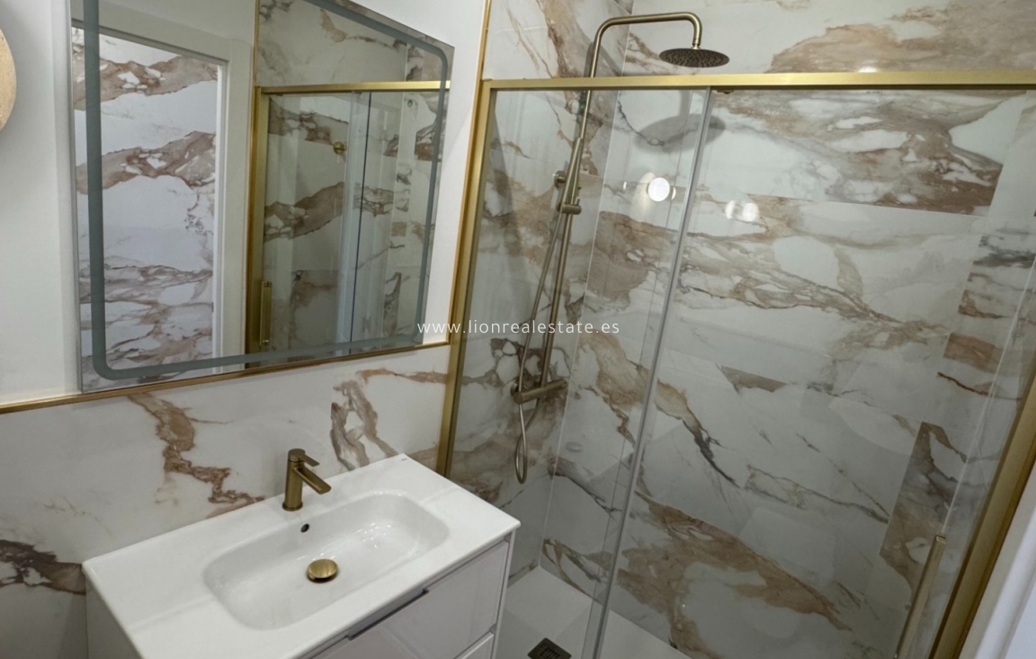 Resale - Apartment / flat - Orihuela Costa - Punta Prima