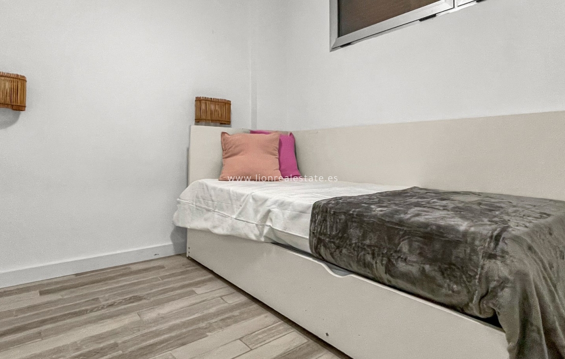 Resale - Apartment / flat - Orihuela Costa - Punta Prima