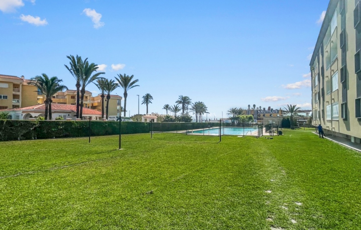 Resale - Apartment / flat - Orihuela Costa - Punta Prima