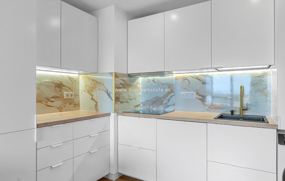 Resale - Apartment / flat - Orihuela Costa - Punta Prima