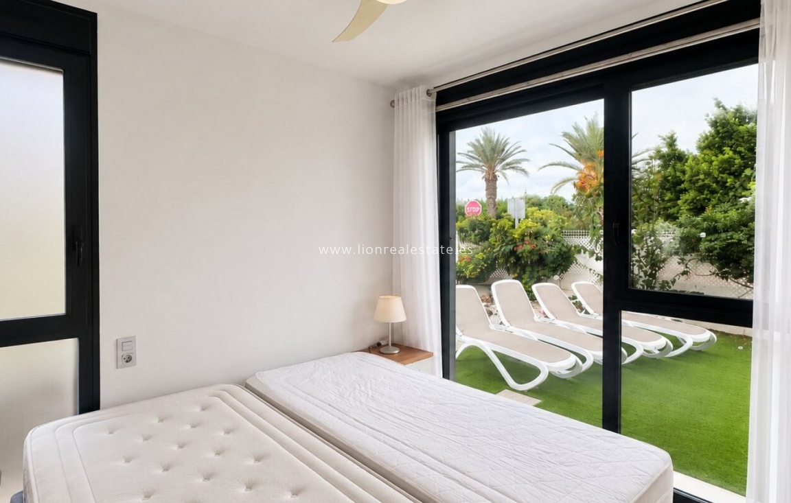 Resale - Apartment / flat - Orihuela Costa - Punta Prima