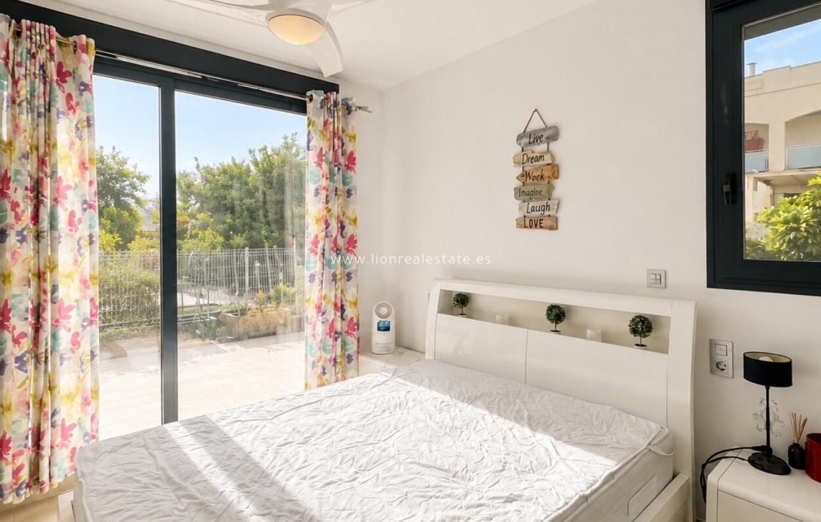 Resale - Apartment / flat - Orihuela Costa - Punta Prima