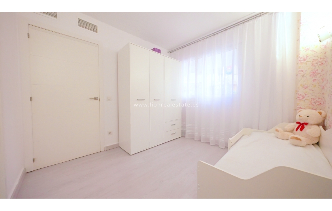 Resale - Apartment / flat - Orihuela Costa - Punta Prima