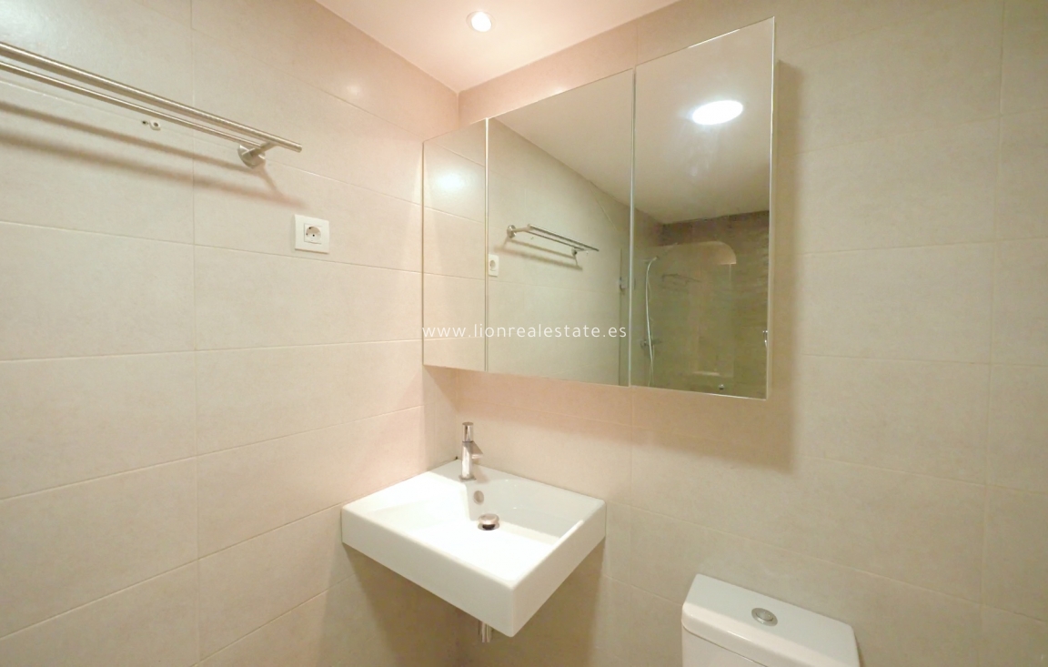 Resale - Apartment / flat - Orihuela Costa - Punta Prima