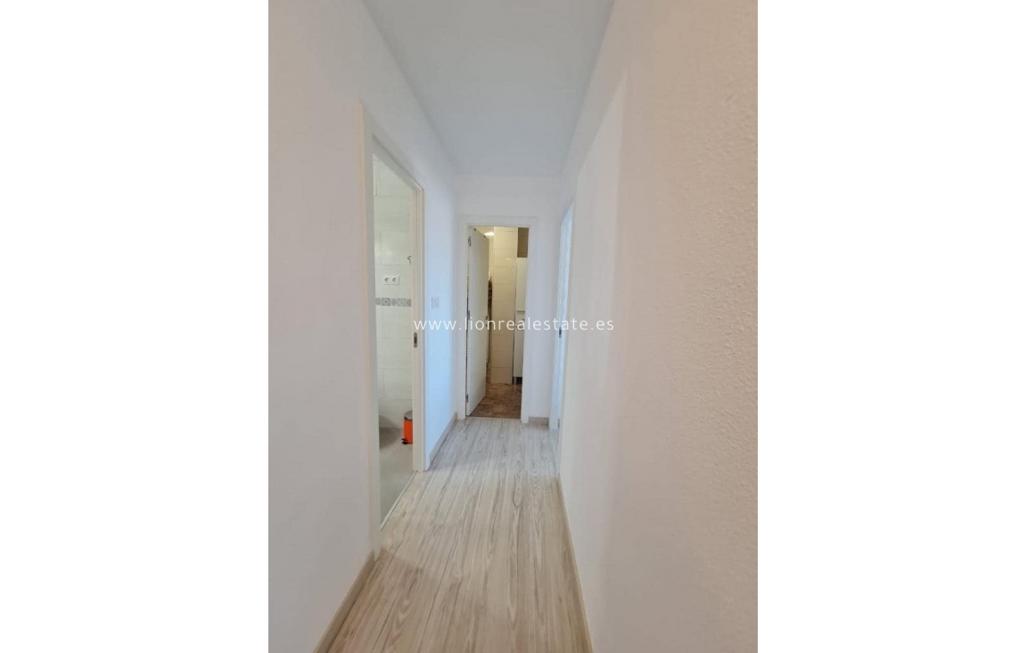 Resale - Apartment / flat - Orihuela Costa - Punta Prima