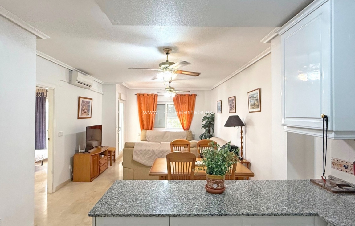 Resale - Apartment / flat - Orihuela Costa - Villamartín