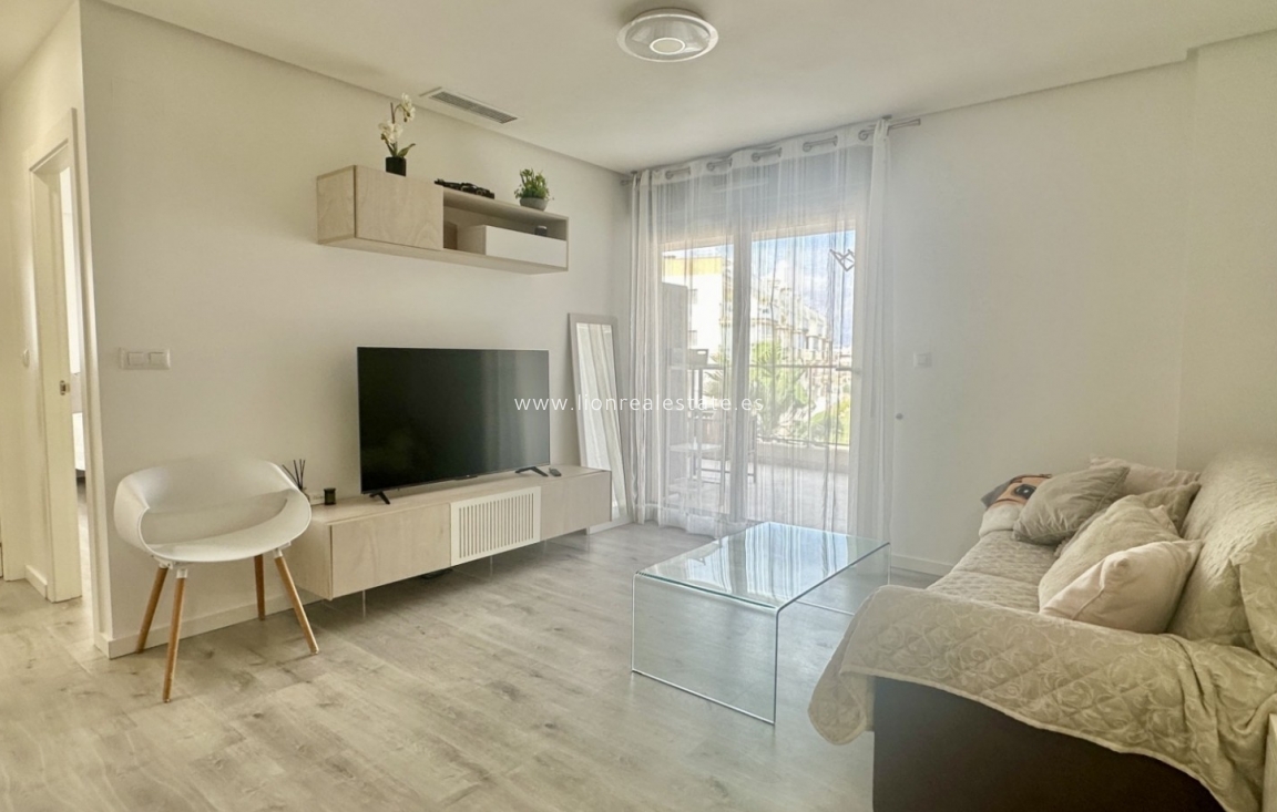 Resale - Apartment / flat - Orihuela Costa - Villamartín