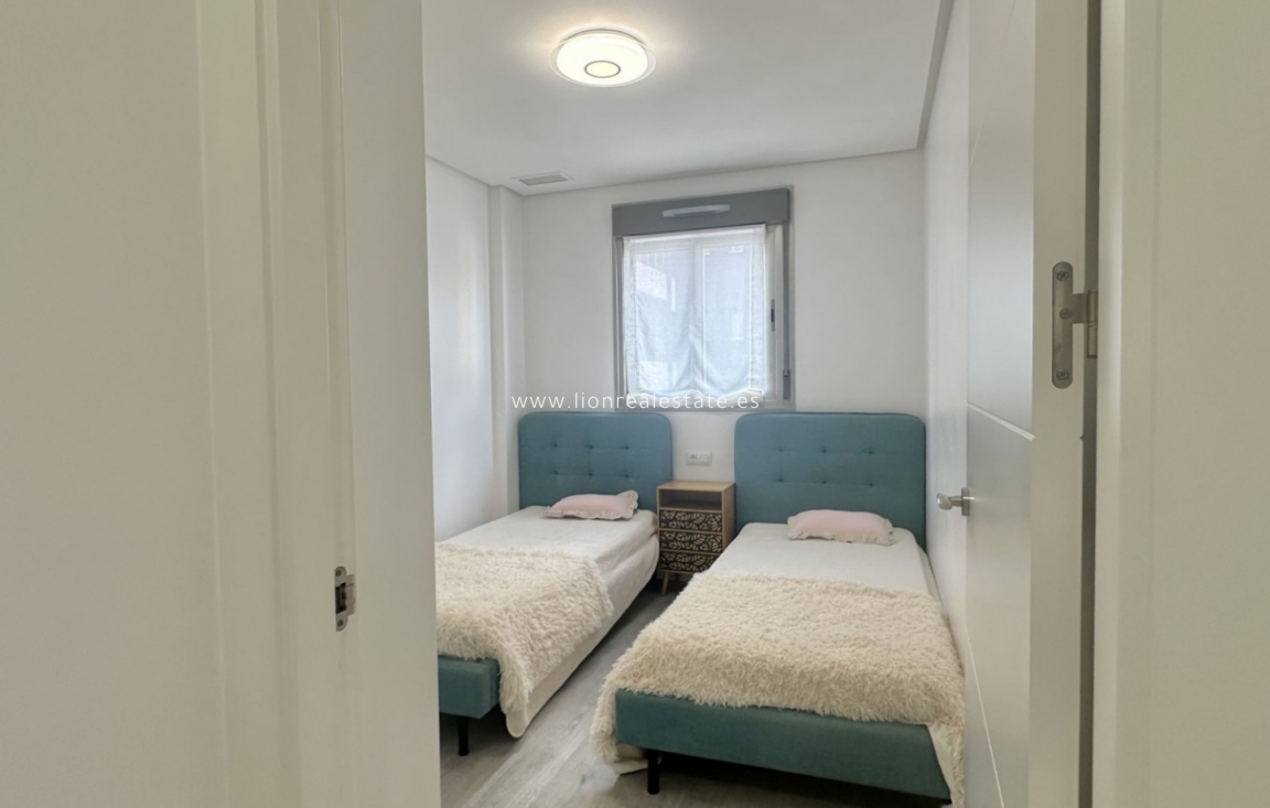 Resale - Apartment / flat - Orihuela Costa - Villamartín