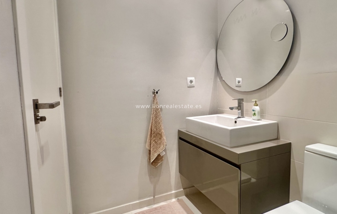 Resale - Apartment / flat - Orihuela Costa - Villamartín