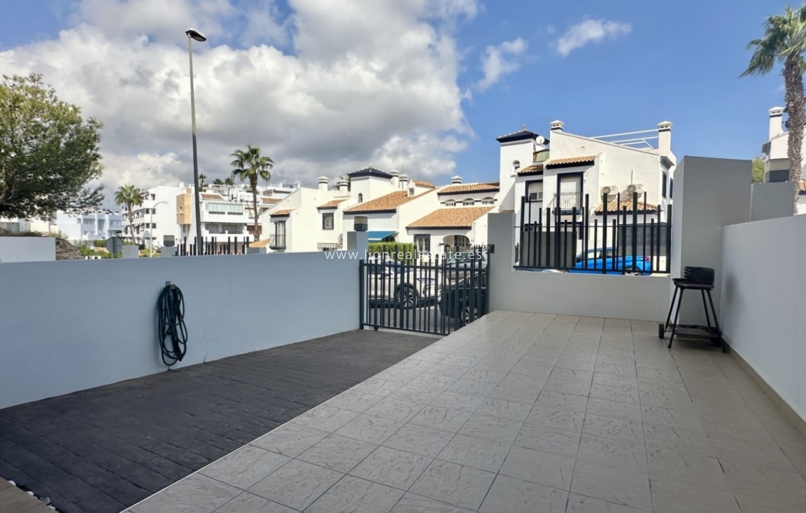 Resale - Apartment / flat - Orihuela Costa - Villamartín
