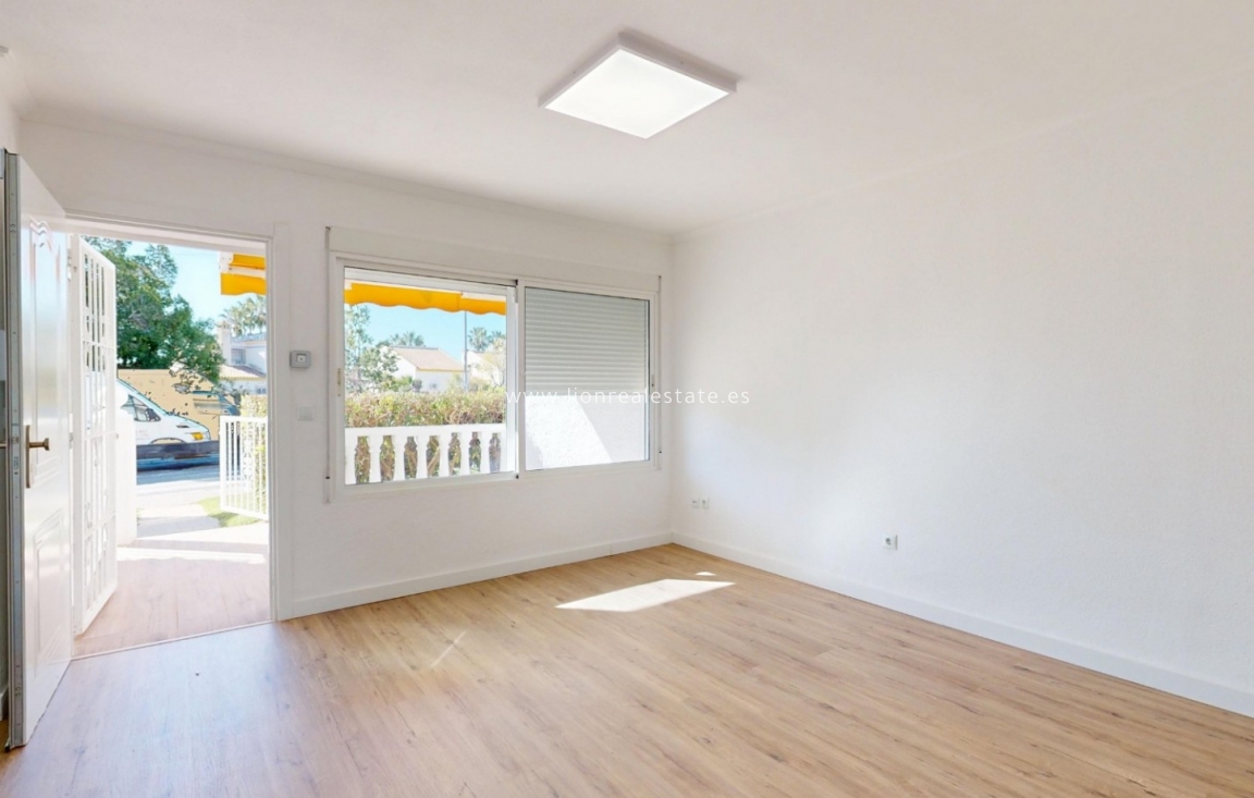 Resale - Apartment / flat - Orihuela Costa - Villamartín