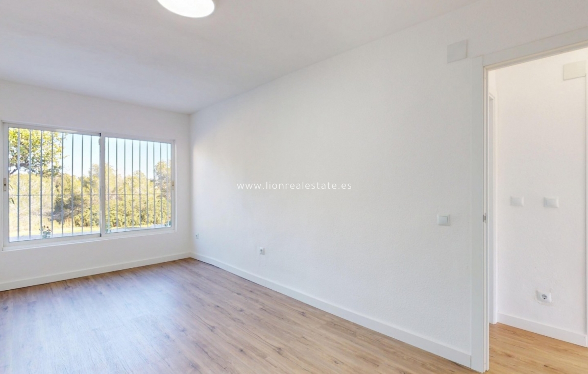 Resale - Apartment / flat - Orihuela Costa - Villamartín