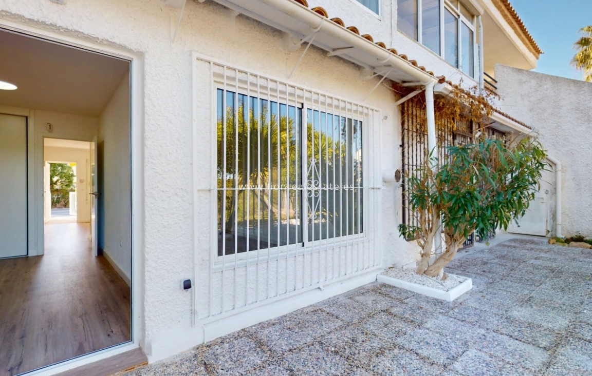 Resale - Apartment / flat - Orihuela Costa - Villamartín