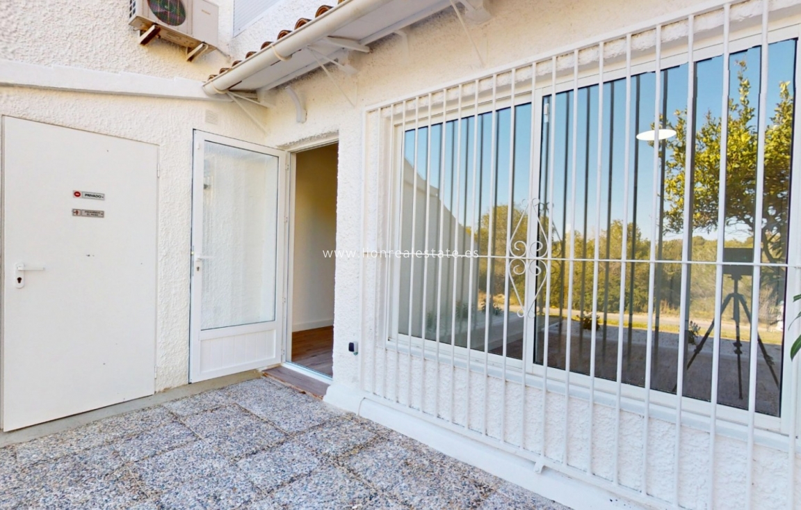 Resale - Apartment / flat - Orihuela Costa - Villamartín