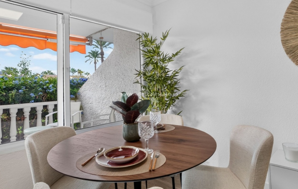 Resale - Apartment / flat - Orihuela Costa - Villamartín