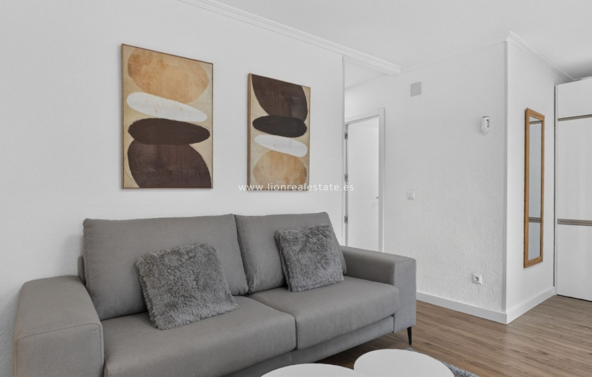 Resale - Apartment / flat - Orihuela Costa - Villamartín