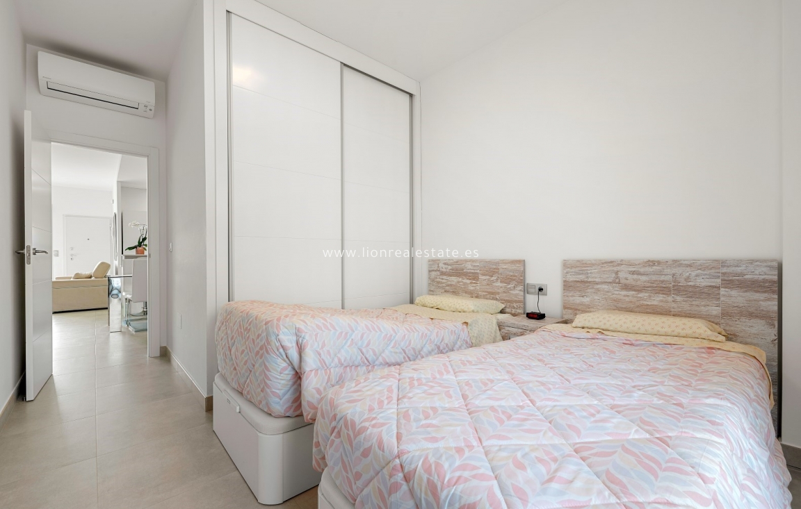 Resale - Apartment / flat - Orihuela Costa - Villamartín