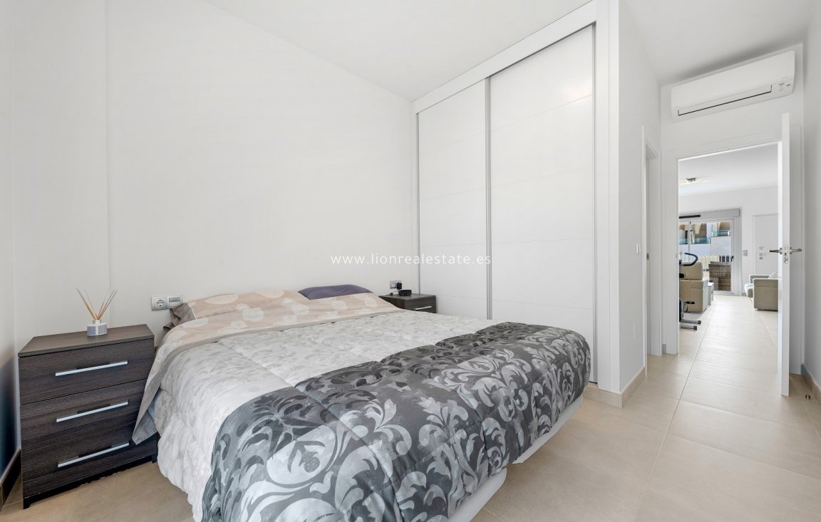 Resale - Apartment / flat - Orihuela Costa - Villamartín