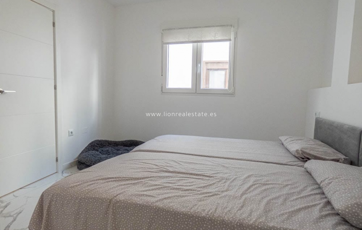 Resale - Apartment / flat - Orihuela Costa - Villamartín