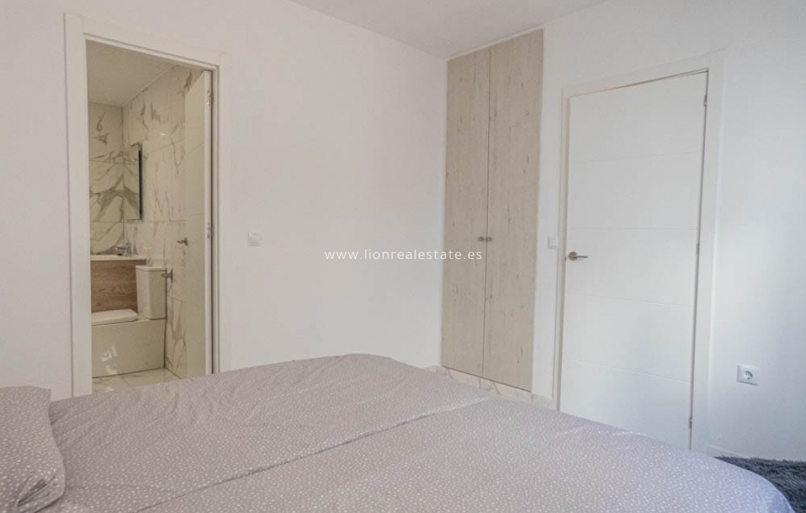 Resale - Apartment / flat - Orihuela Costa - Villamartín