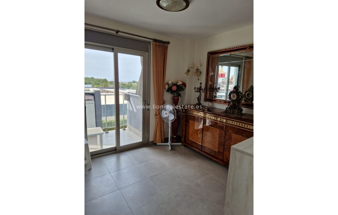 Resale - Apartment / flat - Orihuela Costa - Villamartín