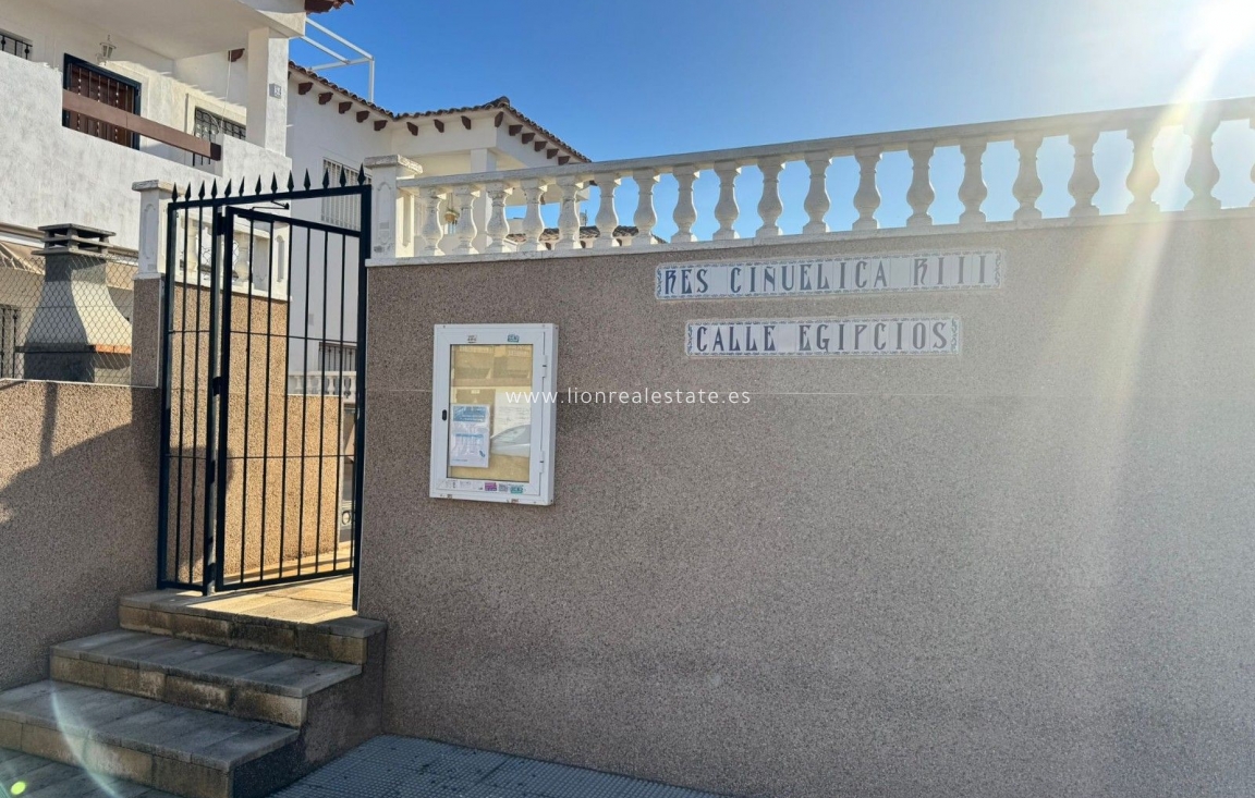 Resale - Apartment / flat - Orihuela - Los Balcones Y los Altos