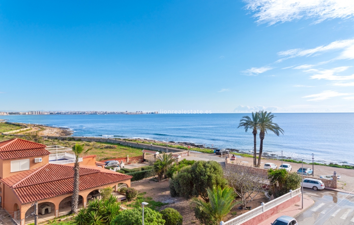 Resale - Apartment / flat - Punta Prima