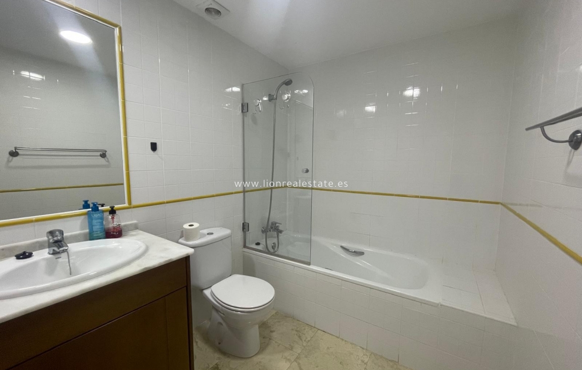 Resale - Apartment / flat - Punta Prima