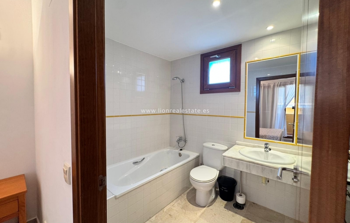 Resale - Apartment / flat - Punta Prima