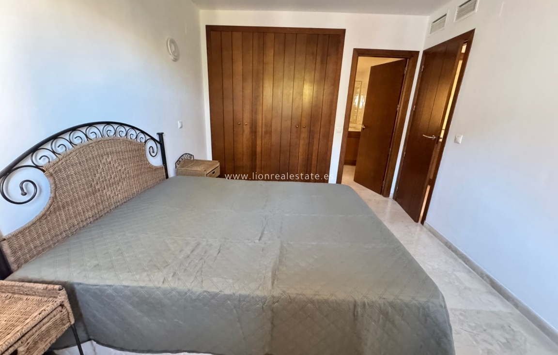 Resale - Apartment / flat - Punta Prima