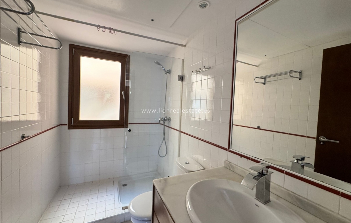 Resale - Apartment / flat - Punta Prima