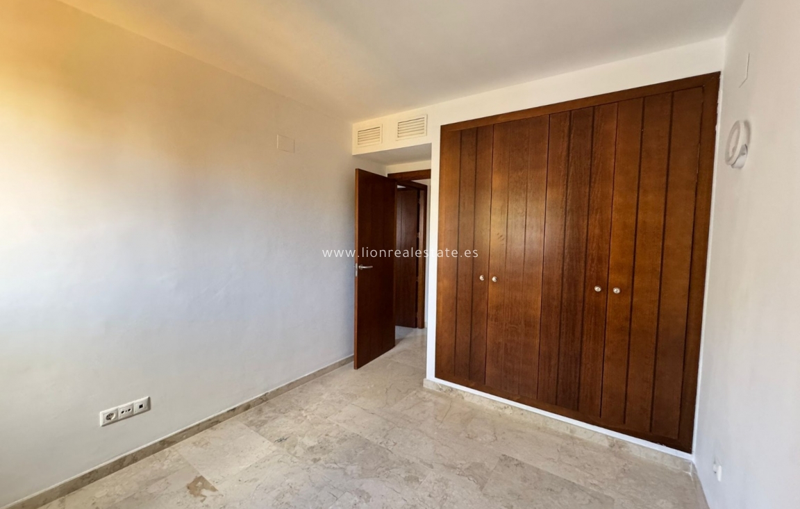 Resale - Apartment / flat - Punta Prima