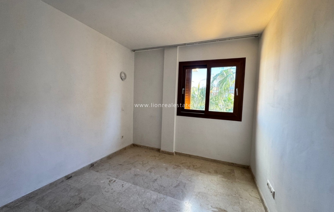 Resale - Apartment / flat - Punta Prima