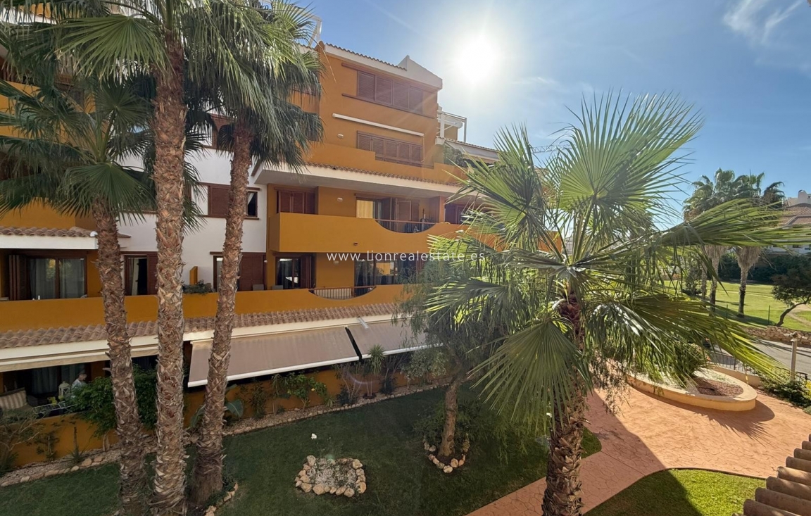 Resale - Apartment / flat - Punta Prima