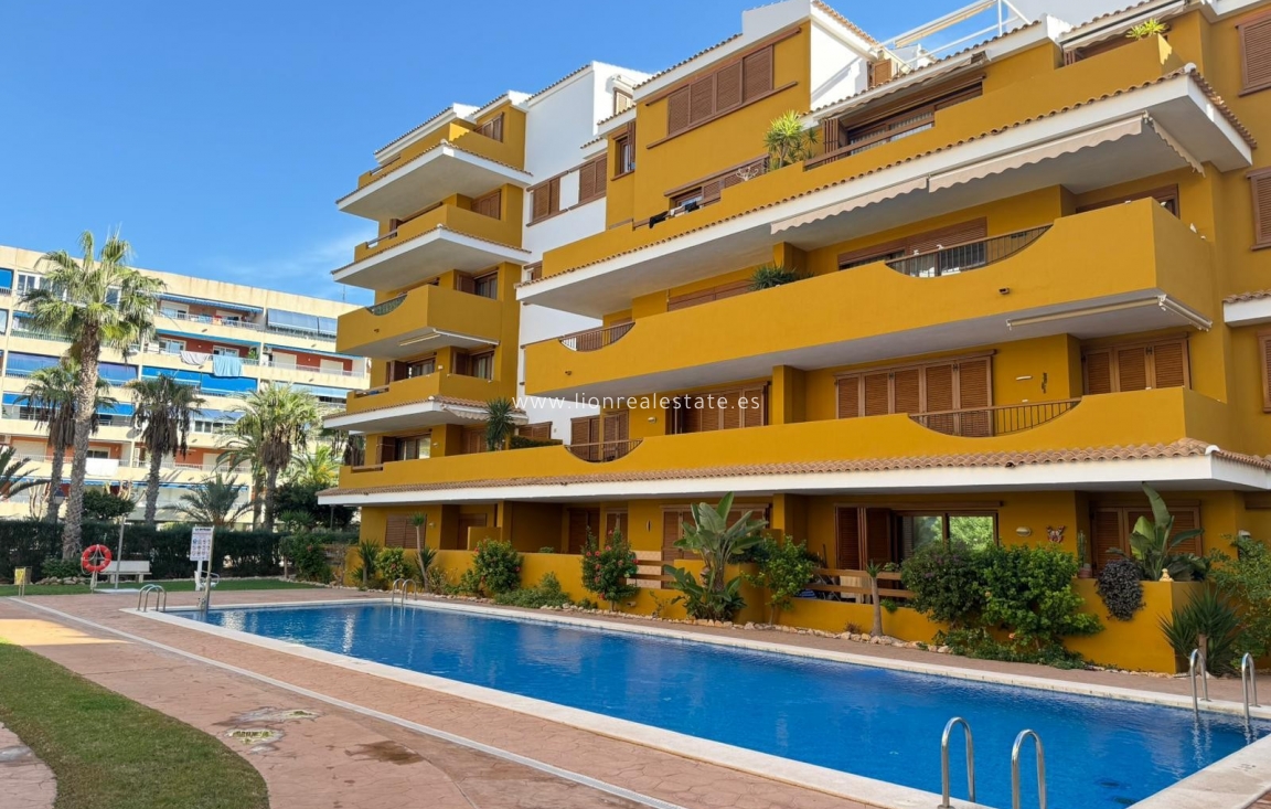 Resale - Apartment / flat - Punta Prima