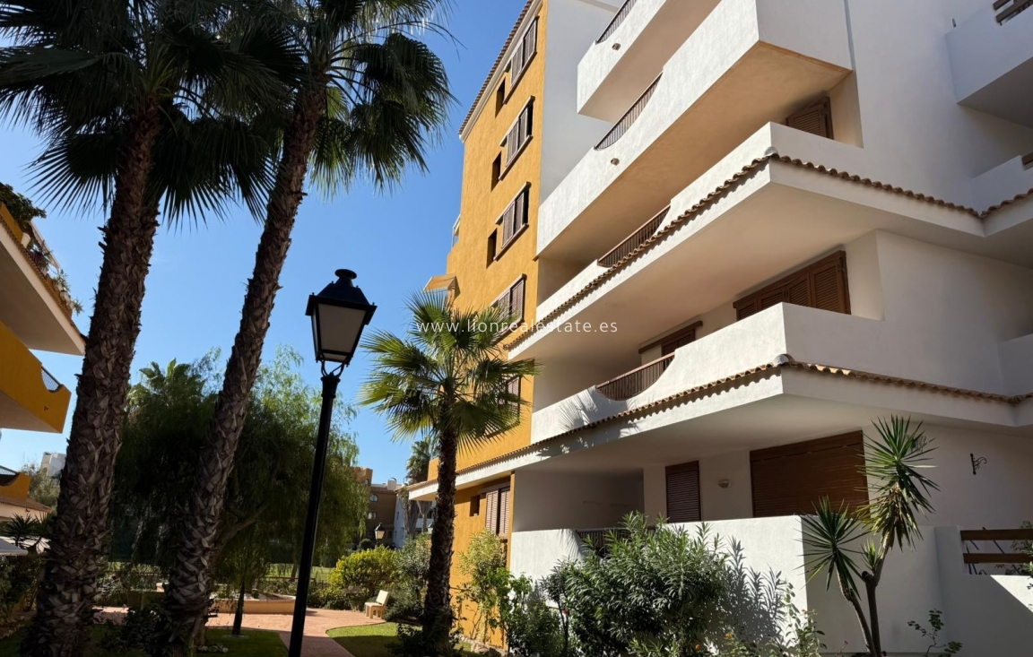 Resale - Apartment / flat - Punta Prima
