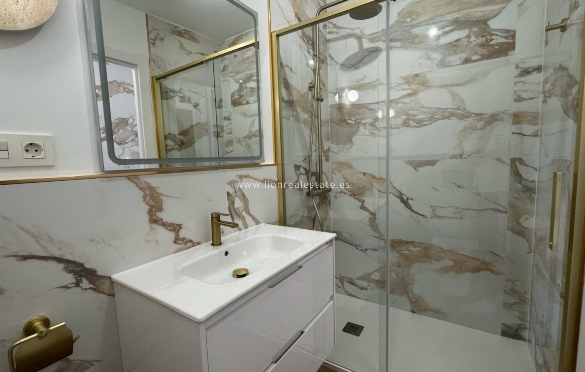 Resale - Apartment / flat - Punta Prima