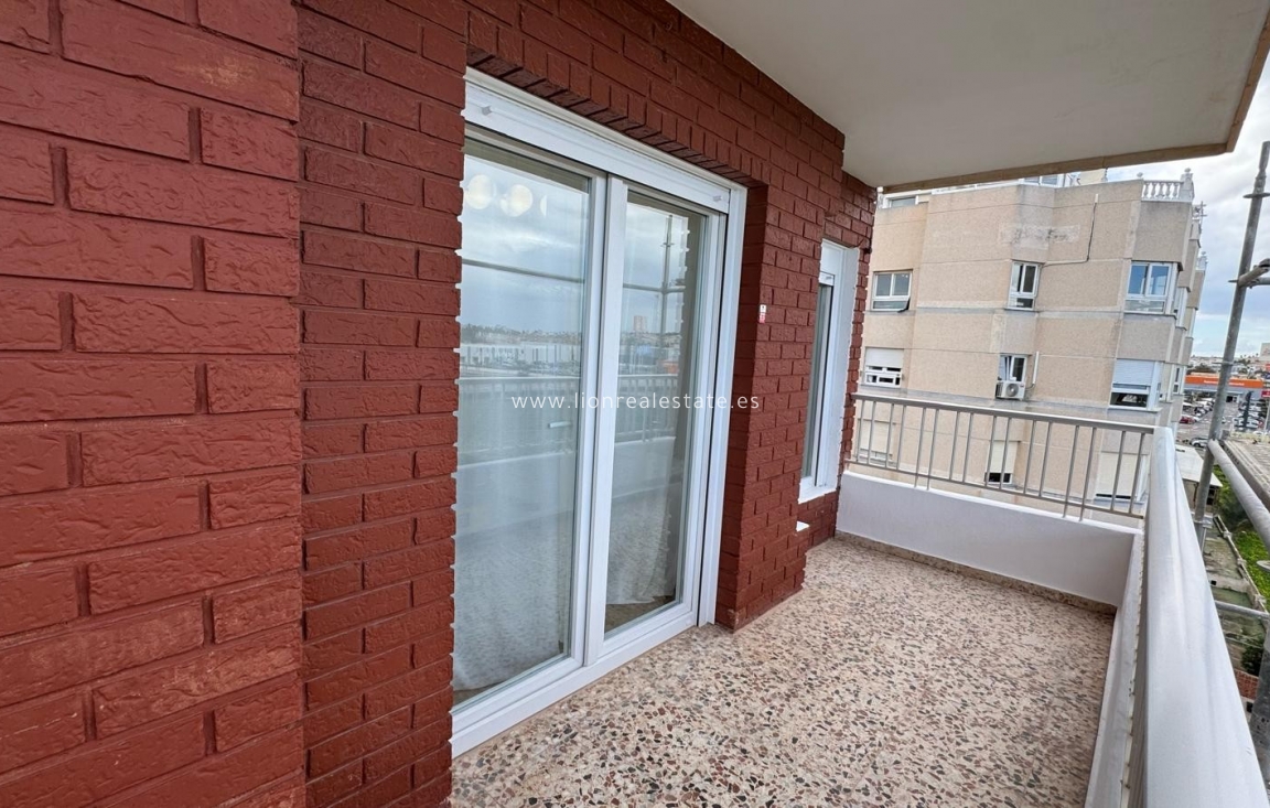 Resale - Apartment / flat - Punta Prima