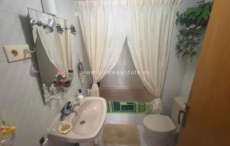 Resale - Apartment / flat - Punta Prima