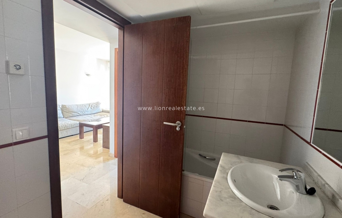 Resale - Apartment / flat - Punta Prima