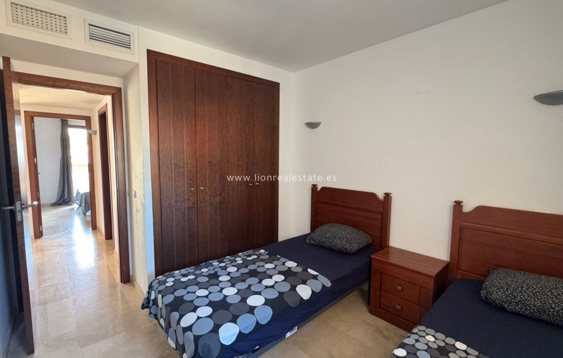 Resale - Apartment / flat - Punta Prima