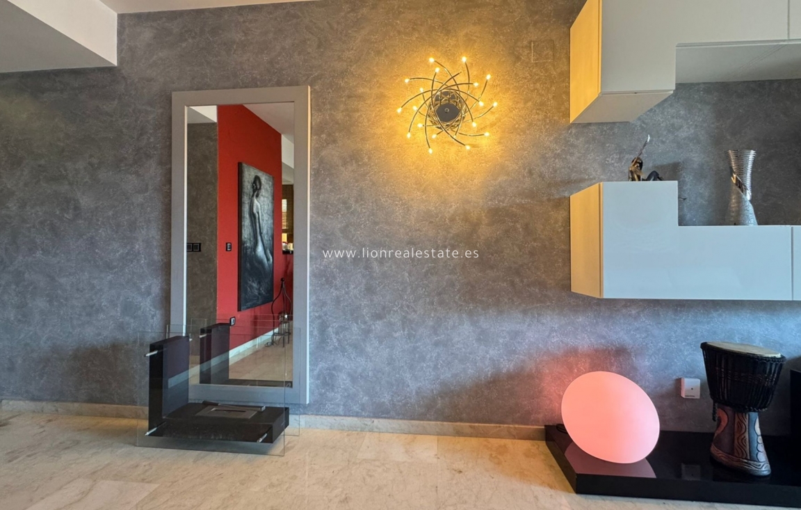 Resale - Apartment / flat - Punta Prima