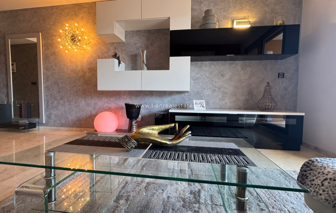 Resale - Apartment / flat - Punta Prima