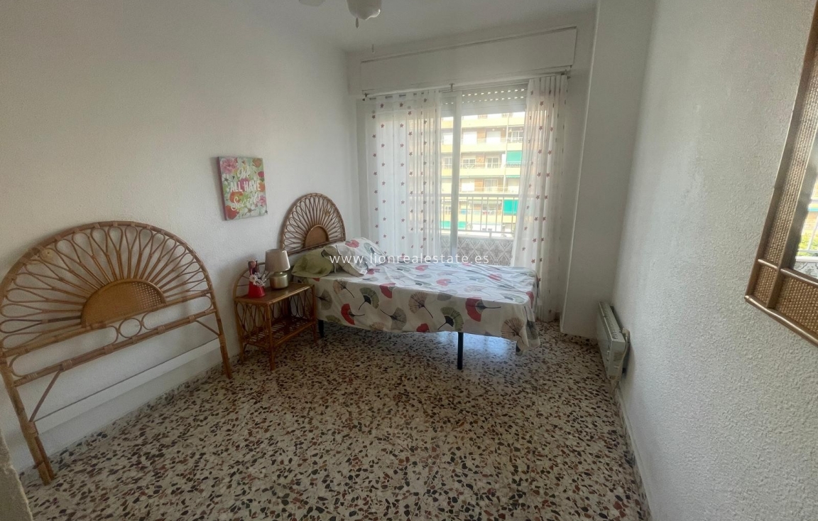 Resale - Apartment / flat - Punta Prima