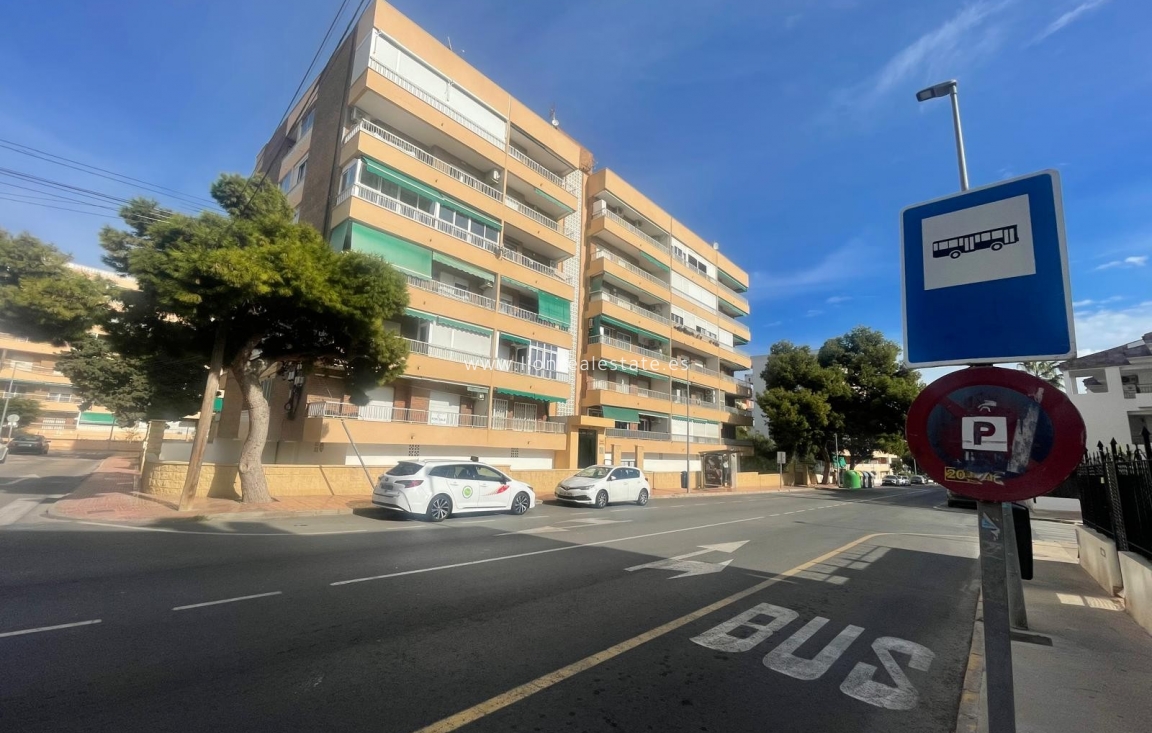 Resale - Apartment / flat - Punta Prima