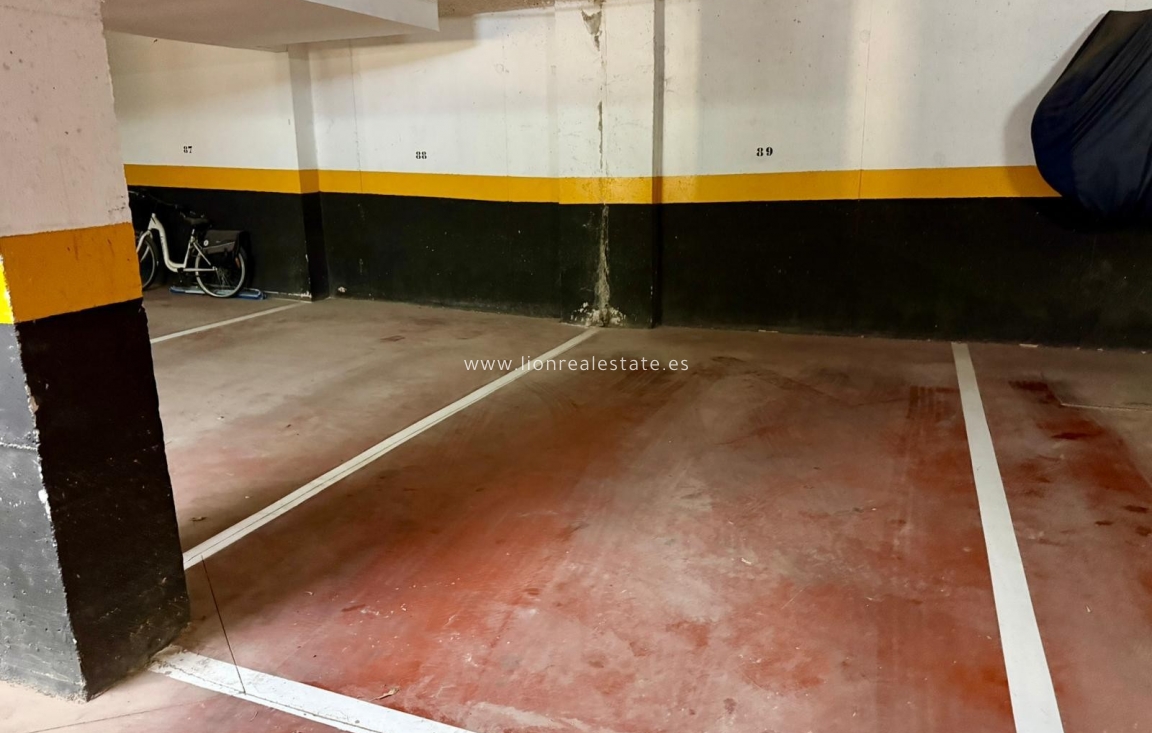 Resale - Apartment / flat - Punta Prima