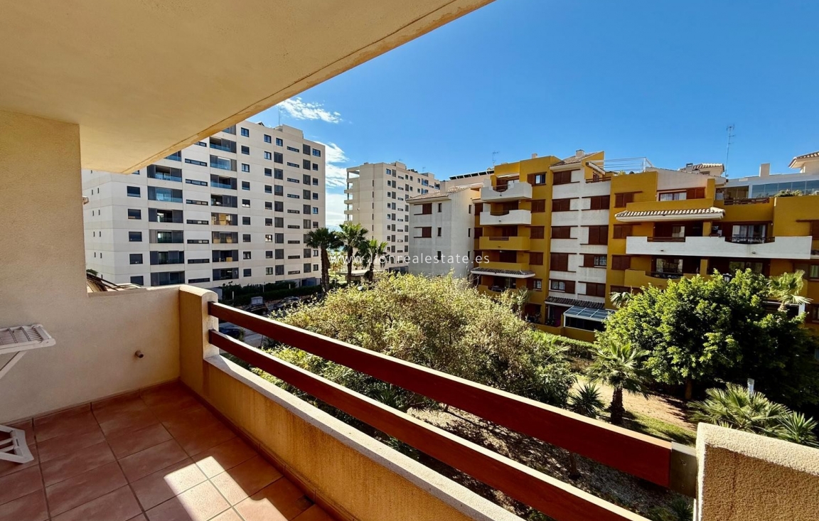 Resale - Apartment / flat - Punta Prima