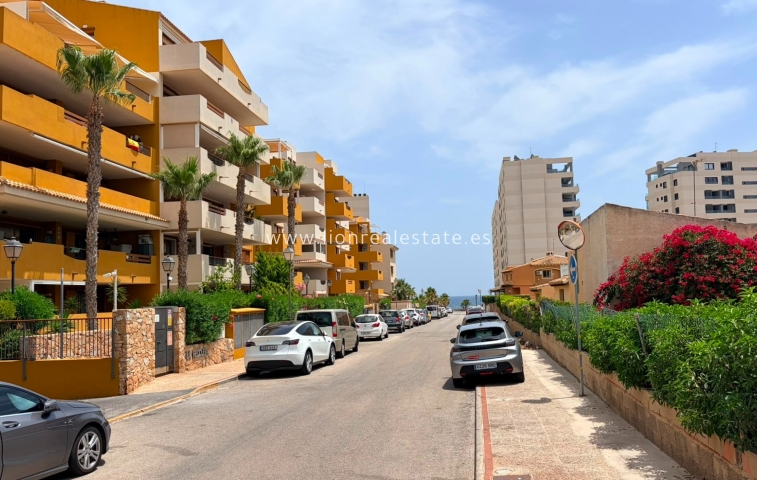 Resale - Apartment / flat - Punta Prima